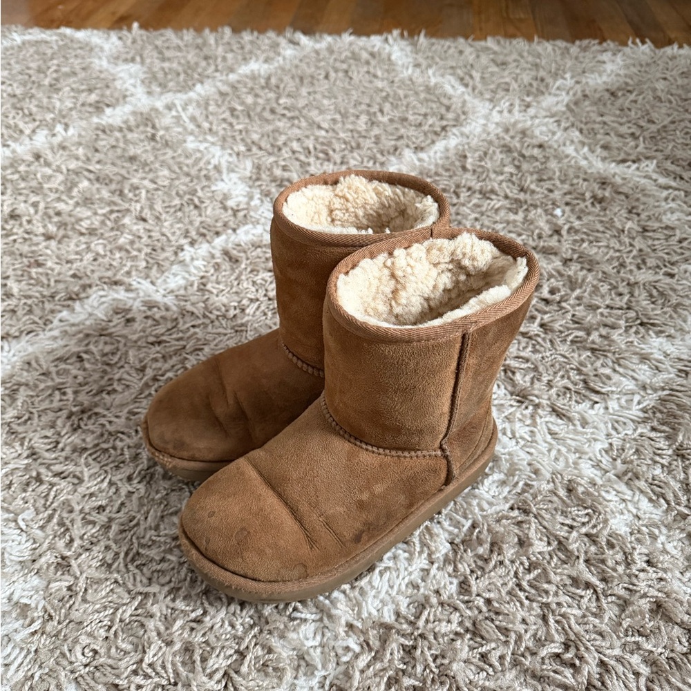 kids size 3 UGGS